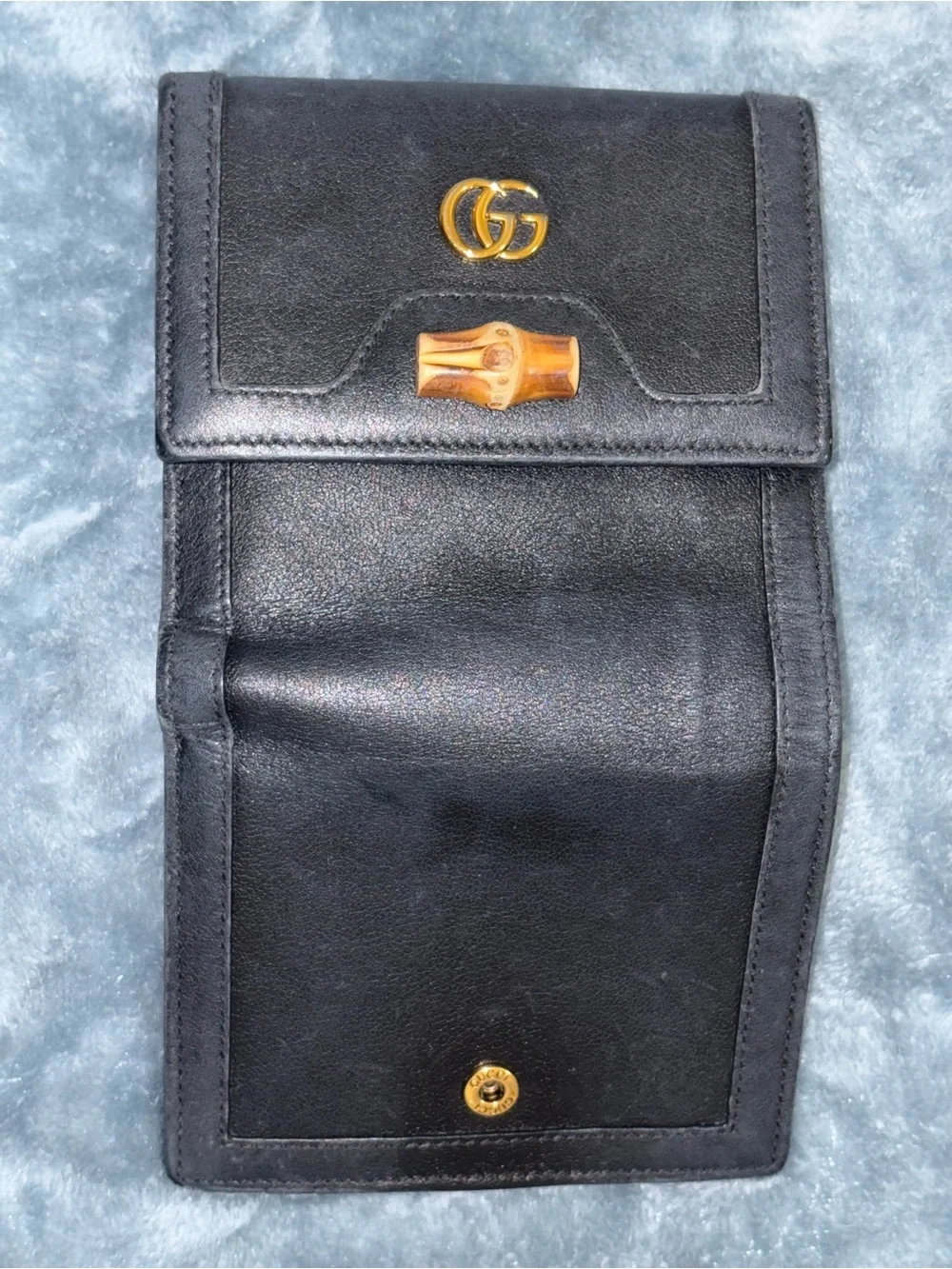 Gucci compact black